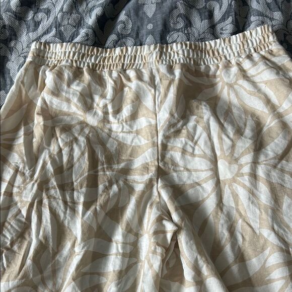 Belle Beach by Kim Gravel Floral Patterned Capri Pants - Picture 5 of 6